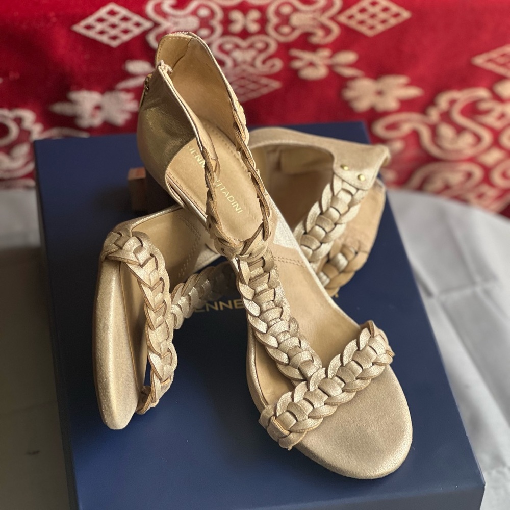 ✨Gold Adrienne Vittadini Bindi Sandals - NWT |